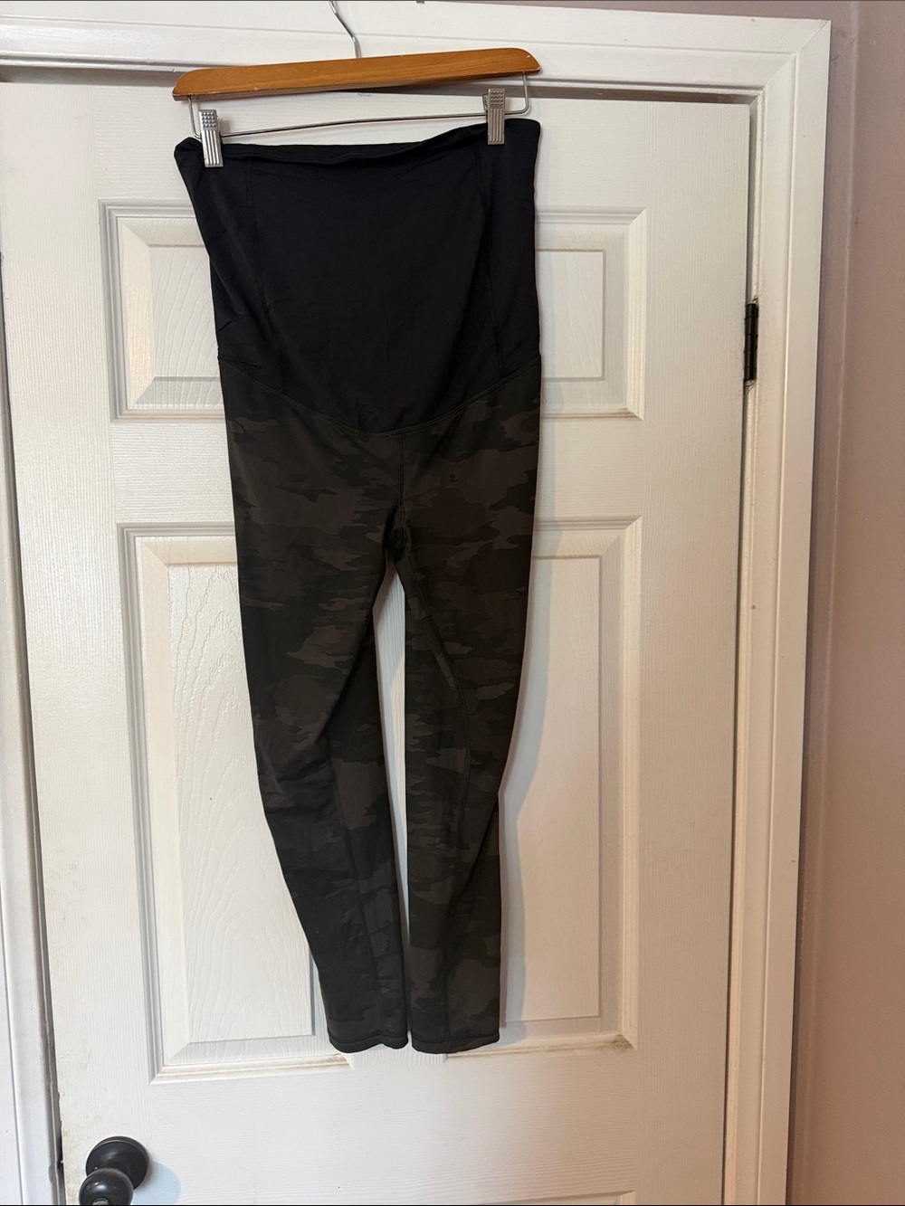 Paternity High-Waist Black & Dark Camo Leggings